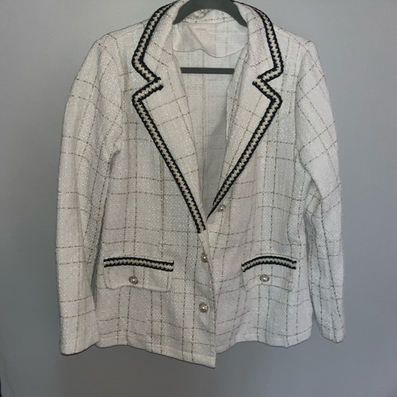 Never worn - white tweed blazer with gold accents and pearl buttons - Picture 1 of 3